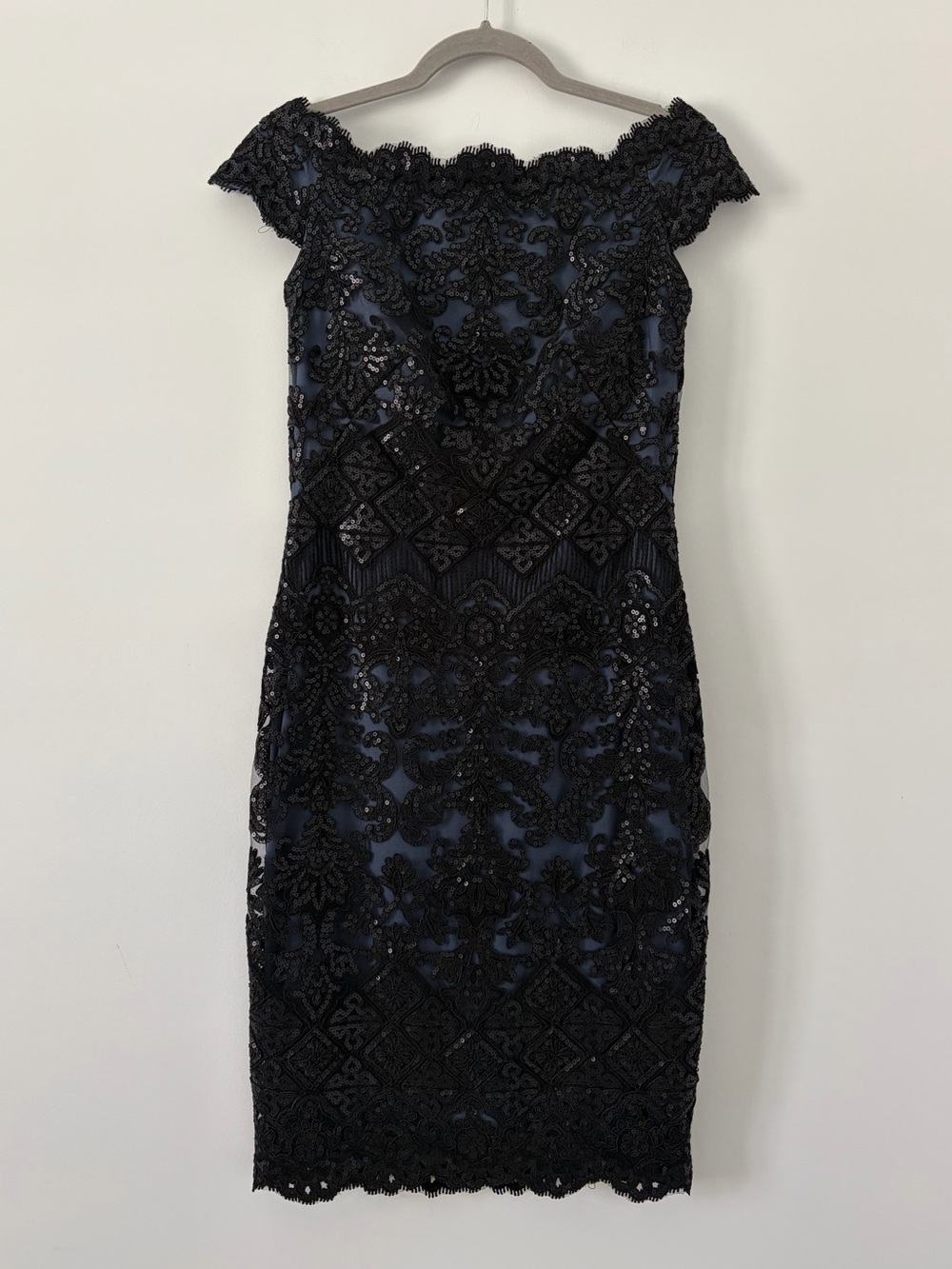 Tadashi Shoji Nam Sequin Embroidered Lace Fitted Cocktail Dress Black Navy 2